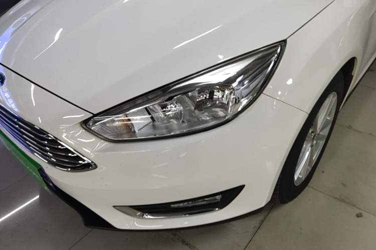 Used Ford Focus 2018 Sedan Classic EcoBoost 180 Automatic Elite Model Left Front Headlight