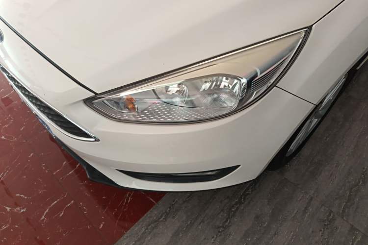 Used Ford Focus 2018 Hatchback Classic 1.6L Automatic Trendy SmartDrive Edition Left Front Headlight