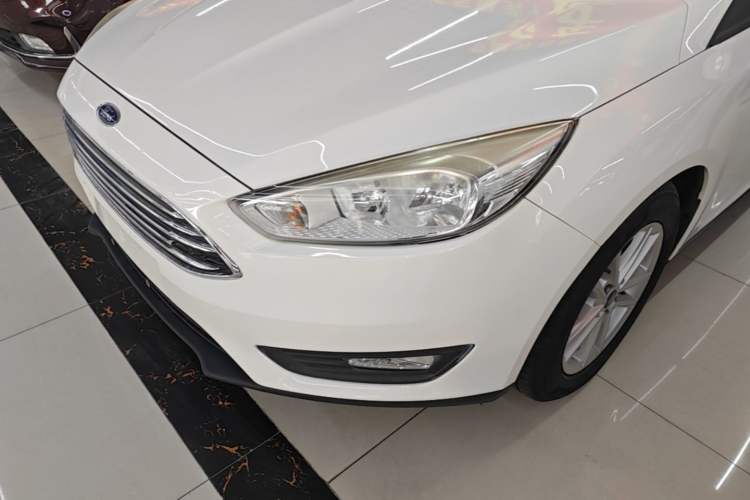 Used Ford Focus 2018 Sedan Classic 1.6L Automatic Trendy SmartDrive Edition Left Front Headlight
