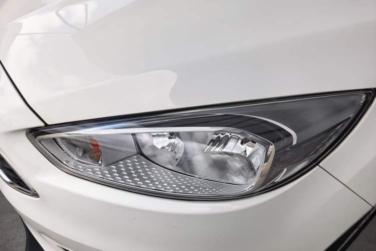 Used Ford Focus 2018 Hatchback Classic 1.6L Automatic Comfort Plus SmartDrive Edition Left Front Headlight
