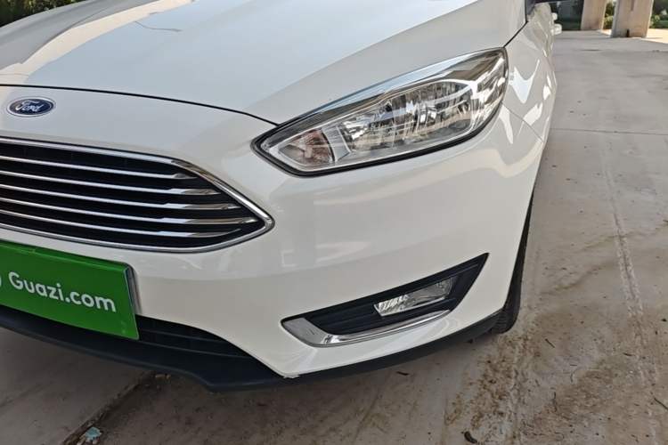 Used Ford Focus 2018 Sedan Classic EcoBoost 180 Automatic Elite Model Left Front Headlight