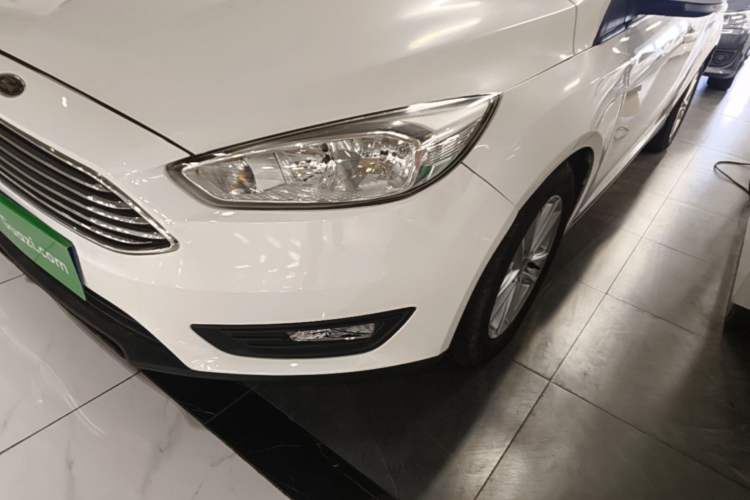 Used Ford Focus 2018 Sedan Classic 1.6L Automatic Trendy SmartDrive Edition Left Front Headlight
