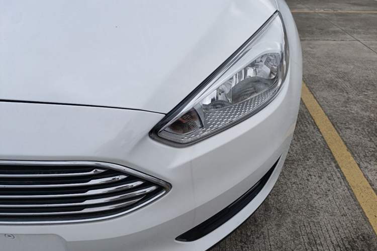 Used Ford Focus 2018 Sedan Classic EcoBoost 125 Automatic Supercharged Style SmartDrive Edition Left Front Headlight