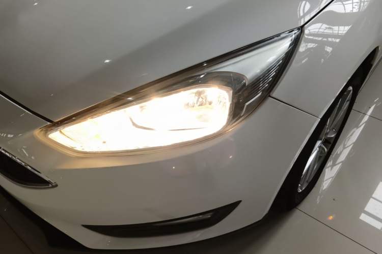Used Ford Focus 2018 Hatchback Classic 1.6L Automatic Trendy SmartDrive Edition Left Front Headlight