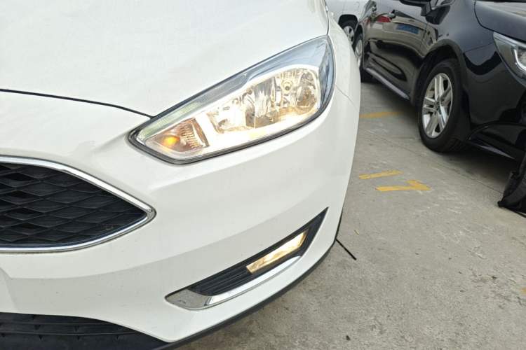Used Ford Focus 2018 Hatchback Classic EcoBoost 180 Automatic Elite Model Left Front Headlight