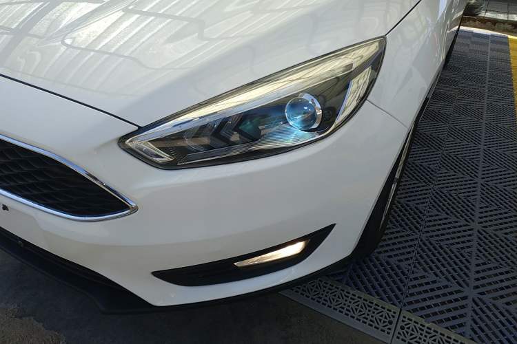 Used Ford Focus 2018 Hatchback Classic 1.6L Automatic Trendy SmartDrive Edition Left Front Headlight
