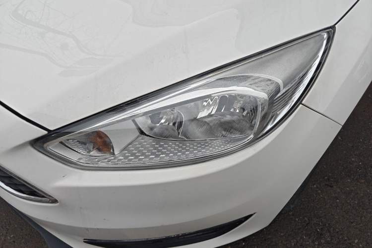 Used Ford Focus 2018 Hatchback Classic 1.6L Automatic Trendy SmartDrive Edition Left Front Headlight