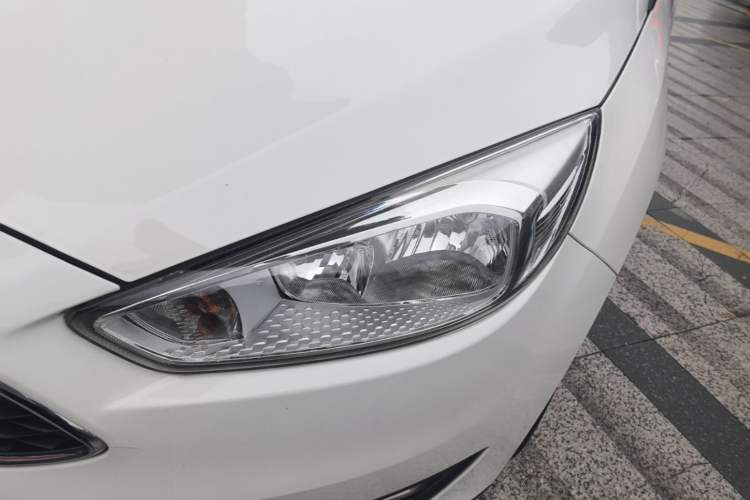 Used Ford Focus 2018 Hatchback Classic 1.6L Automatic Trendy SmartDrive Edition Left Front Headlight