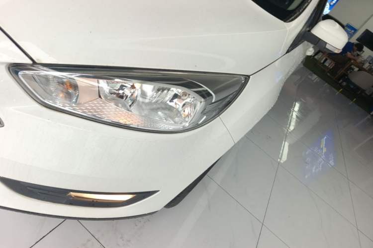 Used Ford Focus 2018 Hatchback Classic 1.6L Automatic Trendy SmartDrive Edition Left Front Headlight