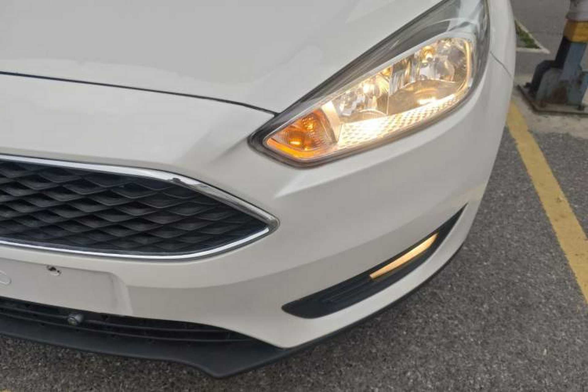 Used Ford Focus 2018 Hatchback Classic 1.6L Automatic Trendy SmartDrive Edition Left Front Headlight