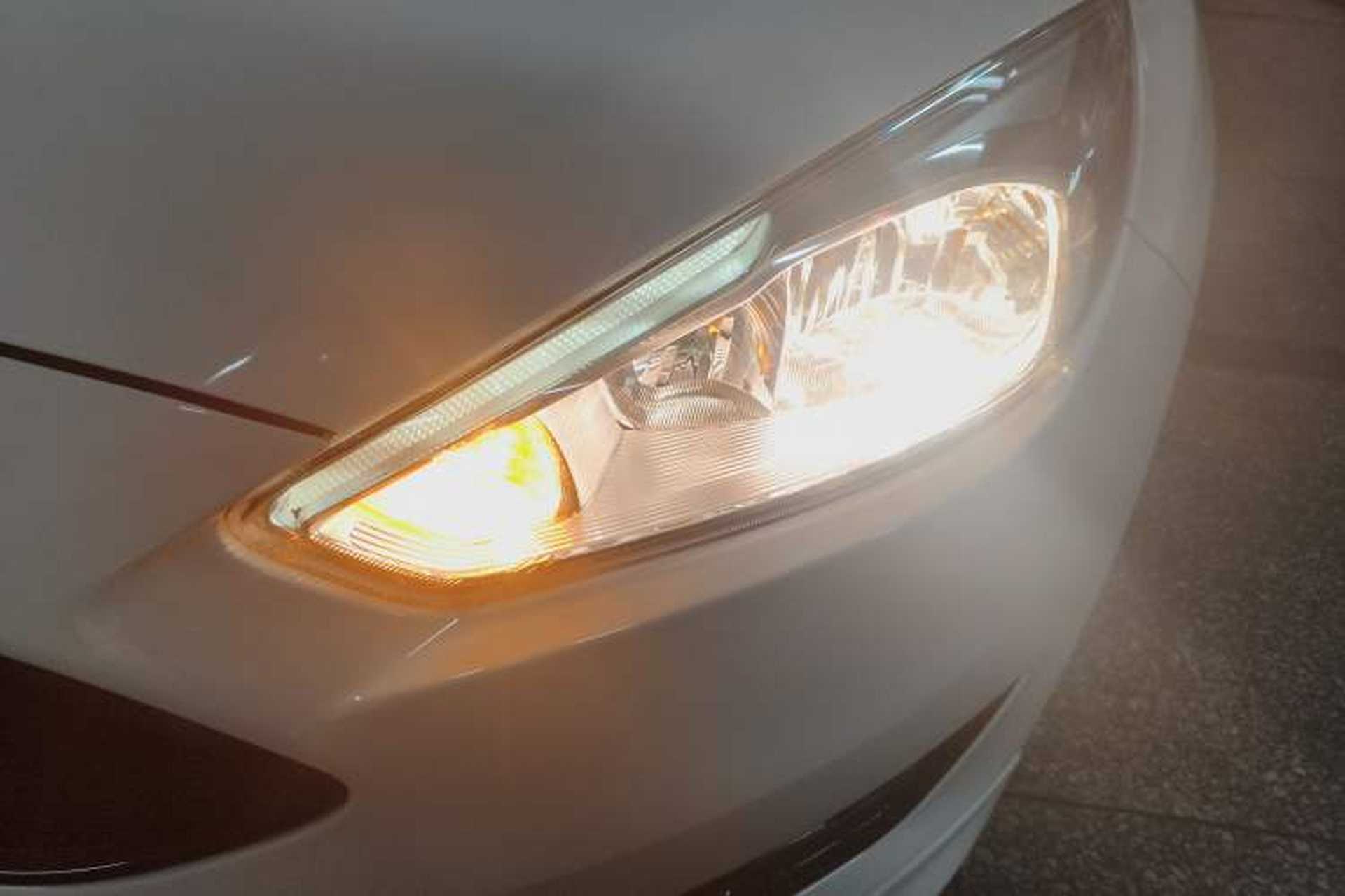 Used Ford Focus 2018 Hatchback Classic EcoBoost 180 Automatic Elite Model Left Front Headlight