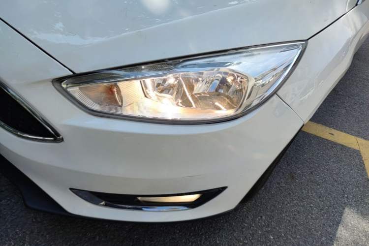 Used Ford Focus 2018 Sedan Classic EcoBoost 180 Automatic Elite Model Left Front Headlight