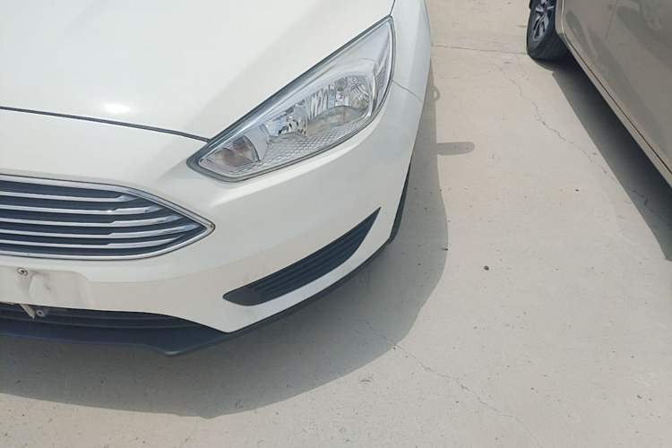 Used Ford Focus 2018 Sedan Classic 1.6L Automatic Comfort Plus Smart Drive Version Left Front Headlight