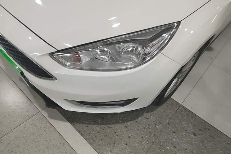 Used Ford Focus 2018 Hatchback Classic EcoBoost 180 Automatic Elite Model Left Front Headlight