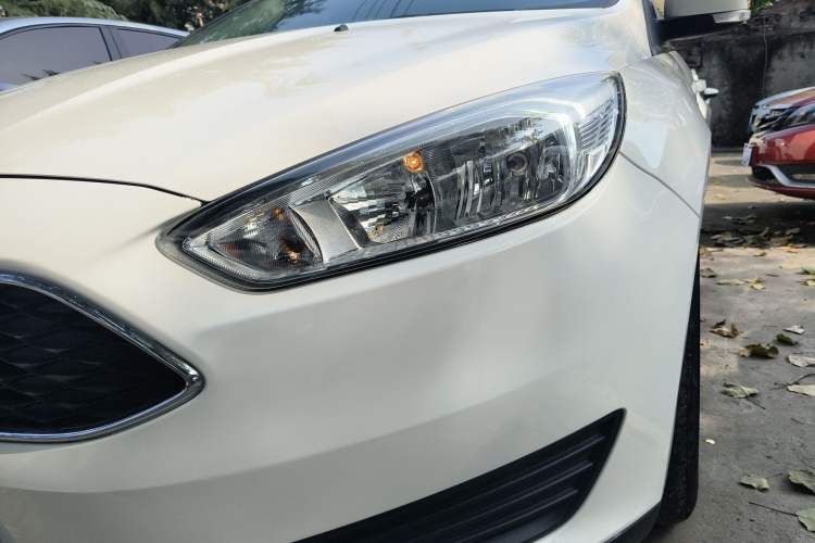 Used Ford Focus 2018 Hatchback Classic 1.6L Automatic Comfort Plus SmartDrive Edition Left Front Headlight