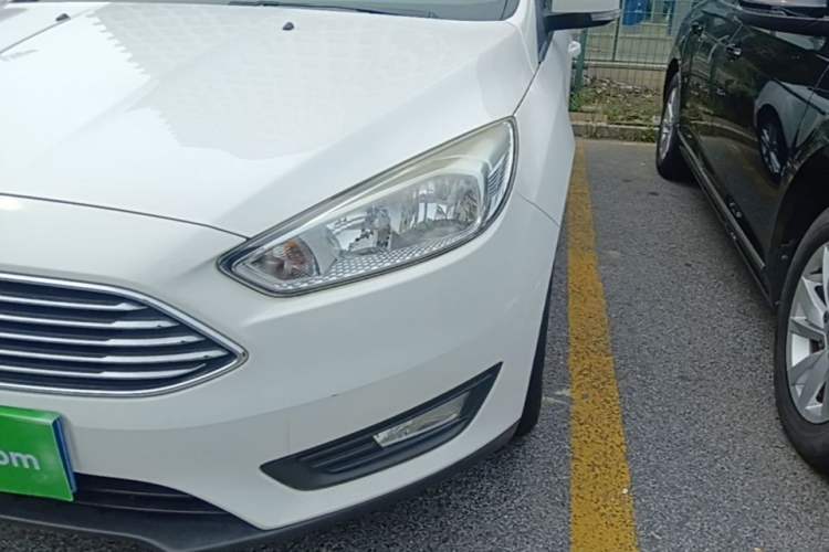 Used Ford Focus 2018 Sedan Classic 1.6L Automatic Trendy SmartDrive Edition Left Front Headlight
