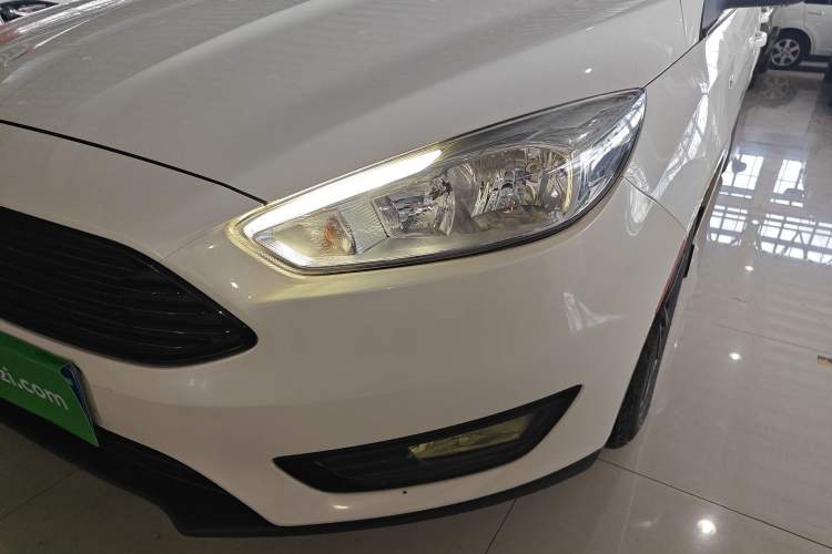 Used Ford Focus 2018 Sedan Classic EcoBoost 180 Automatic Elite Model Left Front Headlight