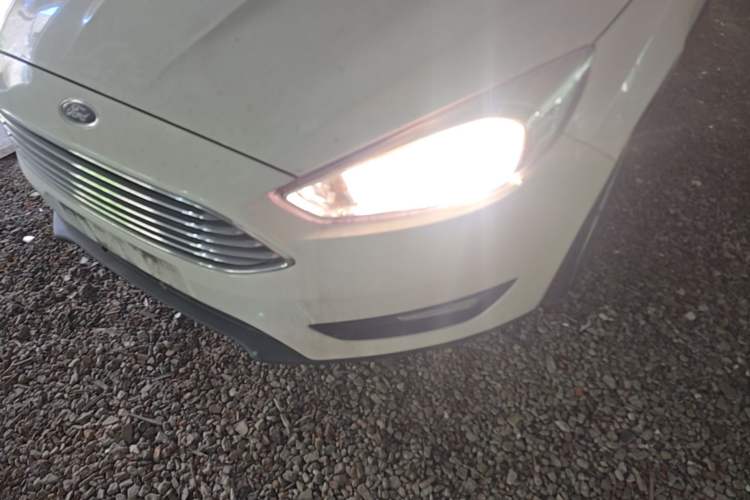 Used Ford Focus 2018 Sedan Classic 1.6L Automatic Trendy SmartDrive Edition Left Front Headlight