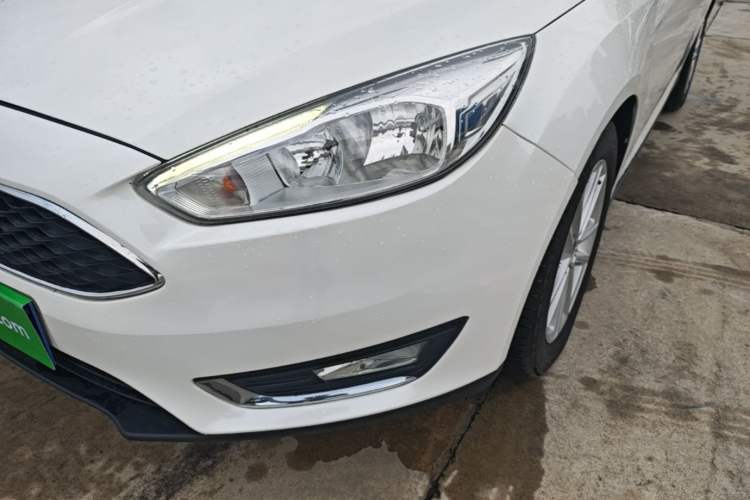 Used Ford Focus 2018 Hatchback Classic EcoBoost 180 Automatic Elite Model Left Front Headlight