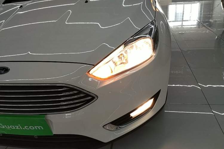 Used Ford Focus 2018 Sedan Classic EcoBoost 180 Automatic Elite Model Left Front Headlight
