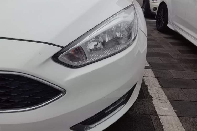Used Ford Focus 2018 Hatchback Classic EcoBoost 180 Automatic Elite Model Left Front Headlight