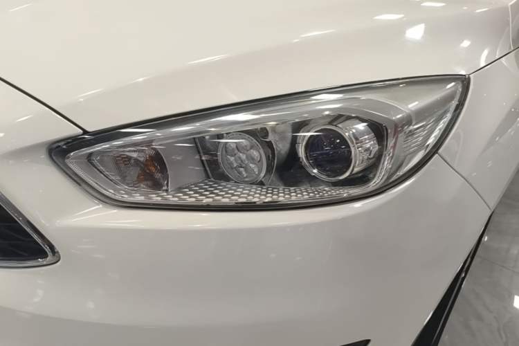 Used Ford Focus 2018 Hatchback Classic 1.6L Automatic Comfort Plus SmartDrive Edition Left Front Headlight