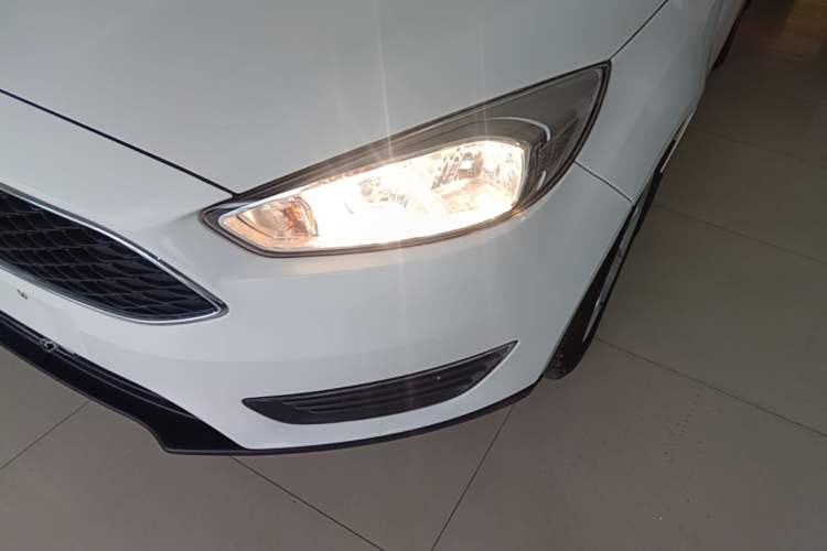 Used Ford Focus 2018 Hatchback Classic 1.6L Automatic Comfort Plus SmartDrive Edition Left Front Headlight
