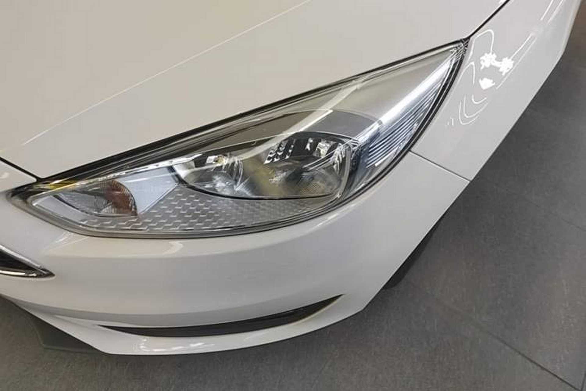 Used Ford Focus 2018 Hatchback Classic 1.6L Automatic Trendy SmartDrive Edition Left Front Headlight