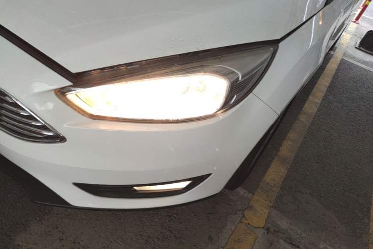 Used Ford Focus 2018 Sedan Classic 1.6L Automatic Trendy SmartDrive Edition Left Front Headlight