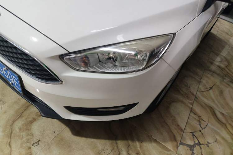 Used Ford Focus 2018 Hatchback Classic 1.6L Automatic Trendy SmartDrive Edition Left Front Headlight