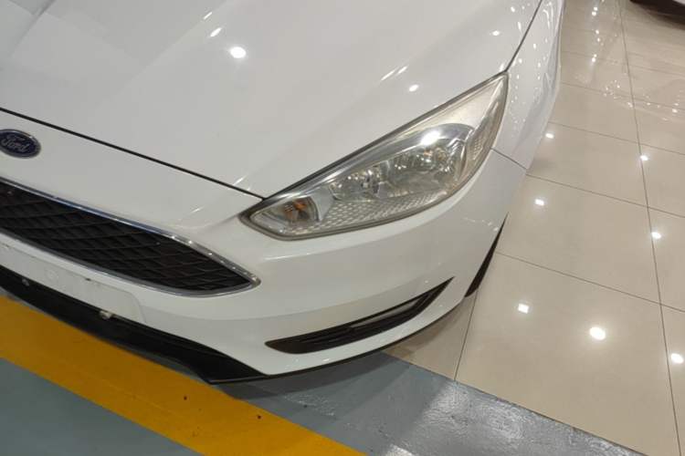 Used Ford Focus 2018 Hatchback Classic 1.6L Automatic Trendy SmartDrive Edition Left Front Headlight