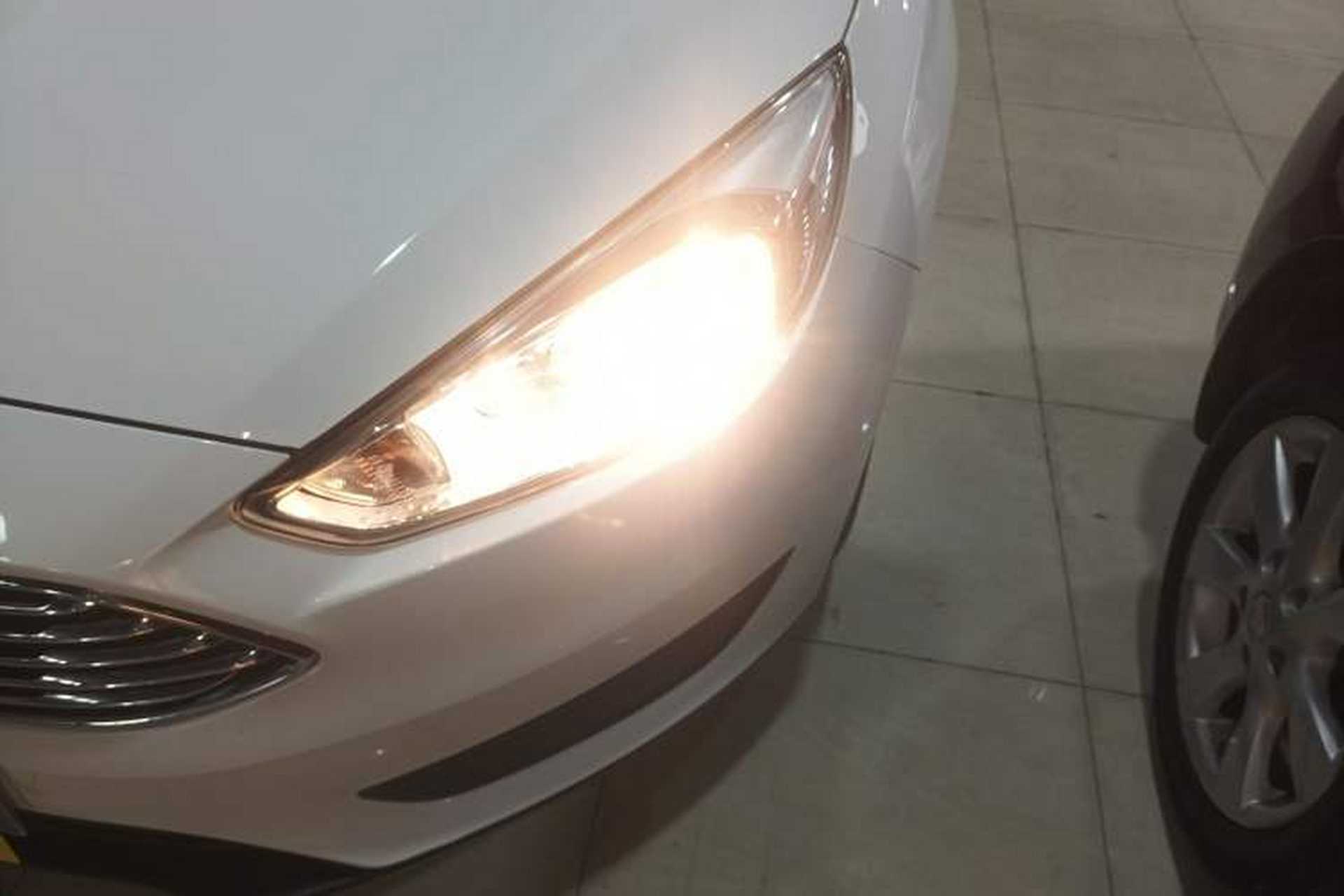 Used Ford Focus 2018 Sedan Classic 1.6L Automatic Comfort Plus Smart Drive Version Left Front Headlight