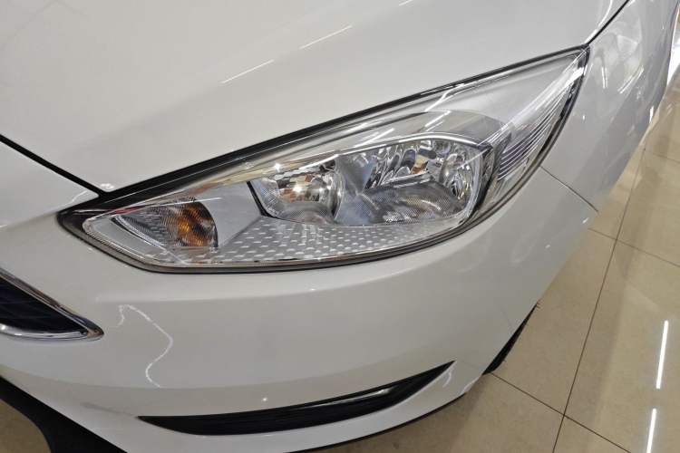Used Ford Focus 2018 Hatchback Classic 1.6L Automatic Trendy SmartDrive Edition Left Front Headlight