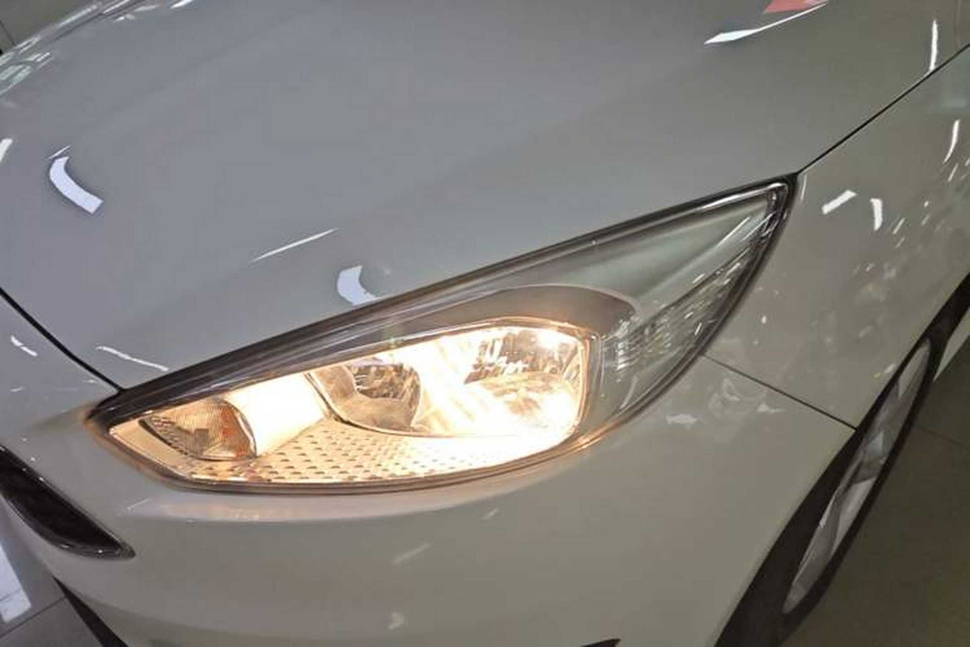 Used Ford Focus 2018 Hatchback Classic 1.6L Automatic Comfort Plus SmartDrive Edition Left Front Headlight