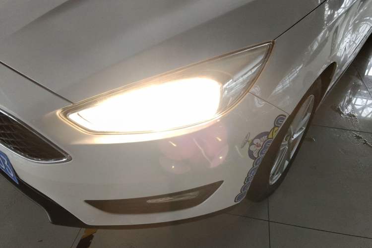 Used Ford Focus 2018 Hatchback Classic 1.6L Automatic Trendy SmartDrive Edition Left Front Headlight