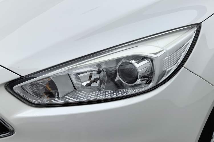 Used Ford Focus 2018 Hatchback Classic 1.6L Automatic Trendy SmartDrive Edition Left Front Headlight