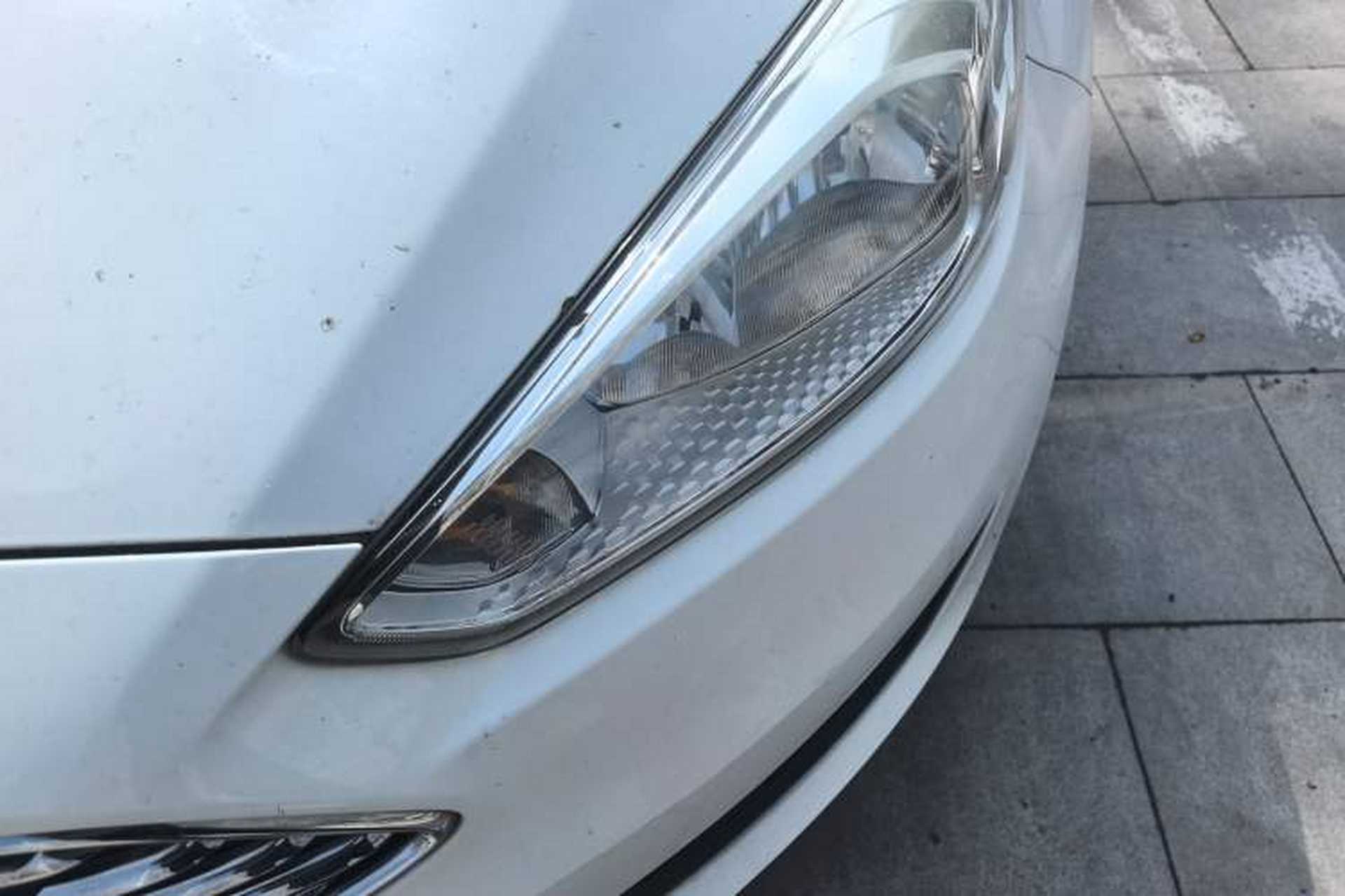 Used Ford Focus 2018 Sedan Classic 1.6L Automatic Trendy SmartDrive Edition Left Front Headlight