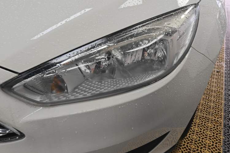 Used Ford Focus 2018 Sedan Classic 1.6L Automatic Comfort Plus Smart Drive Version Left Front Headlight