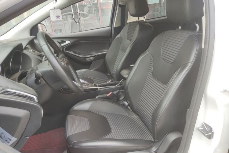 Used Ford Focus 2018 Hatchback Classic 1.6L Automatic Trendy SmartDrive Edition Left Front Seat