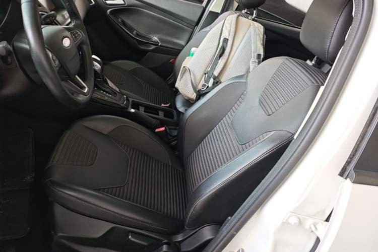 Used Ford Focus 2018 Sedan Classic 1.6L Automatic Trendy SmartDrive Edition Left Front Seat