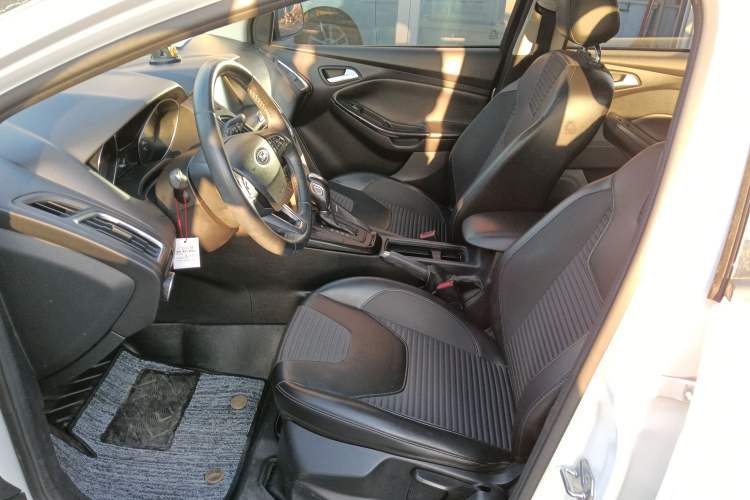 Used Ford Focus 2018 Hatchback Classic 1.6L Automatic Trendy SmartDrive Edition Left Front Seat