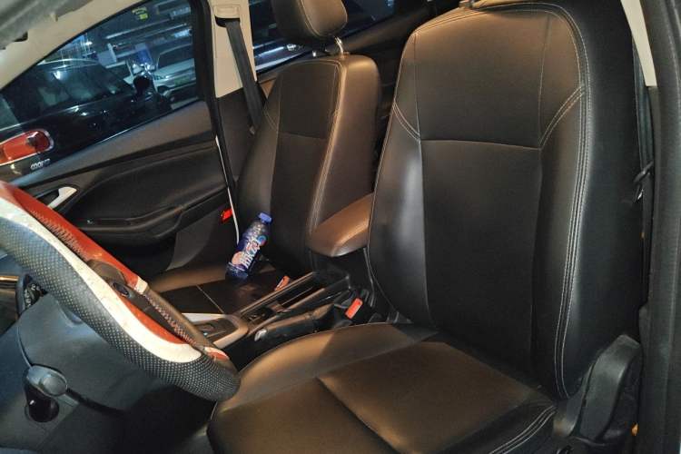 Used Ford Focus 2018 Hatchback Classic 1.6L Automatic Comfort Plus SmartDrive Edition Left Front Seat