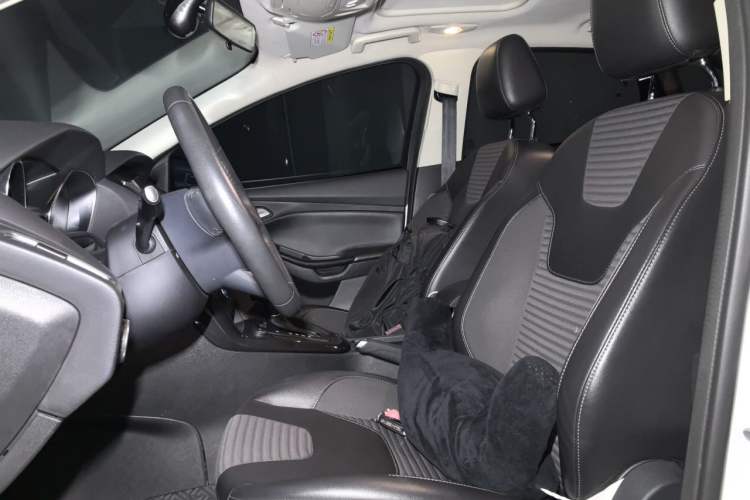 Used Ford Focus 2018 Hatchback Classic 1.6L Automatic Trendy SmartDrive Edition Left Front Seat