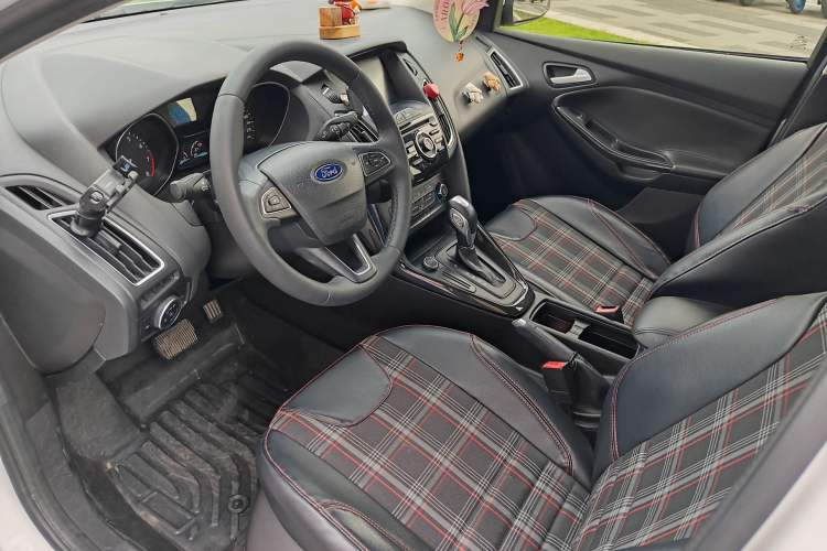 Used Ford Focus 2018 Sedan Classic 1.6L Automatic Trendy SmartDrive Edition Left Front Seat