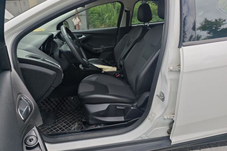 Used Ford Focus 2018 Hatchback Classic 1.6L Automatic Trendy SmartDrive Edition Left Front Seat
