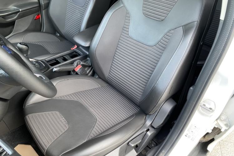 Used Ford Focus 2018 Hatchback Classic 1.6L Manual Fashion Edition SmartDrive Version Left Front Seat