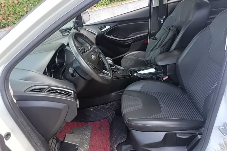 Used Ford Focus 2018 Sedan Classic 1.6L Automatic Trendy SmartDrive Edition Left Front Seat