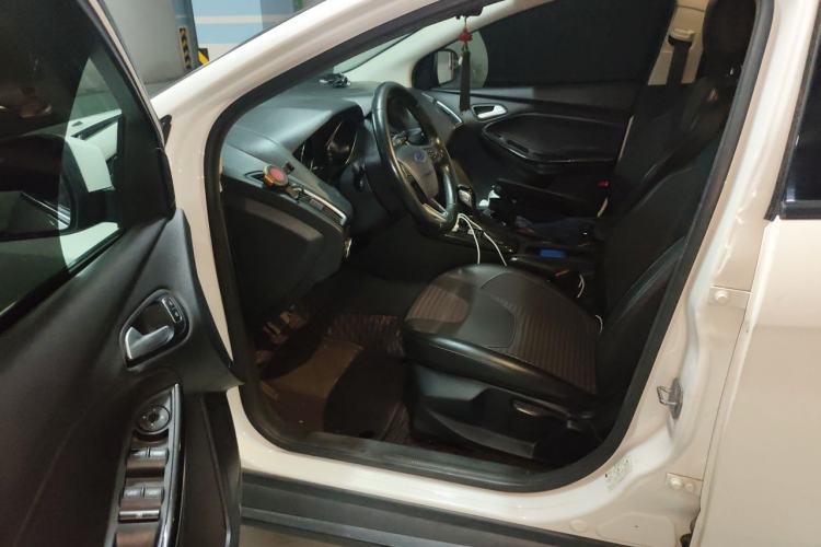 Used Ford Focus 2018 Sedan Classic 1.6L Automatic Trendy SmartDrive Edition Left Front Seat