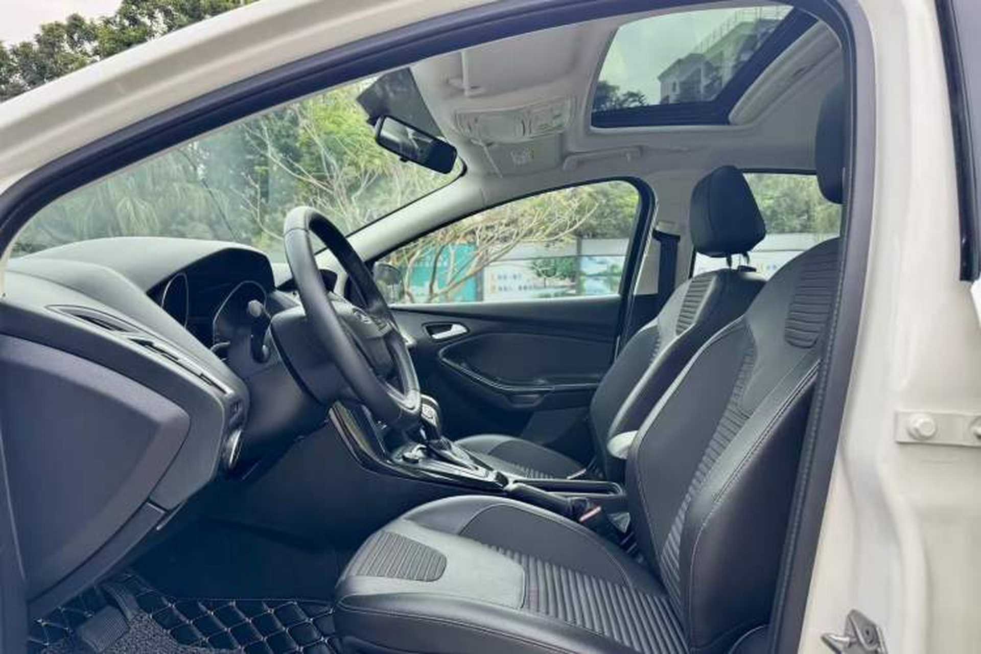 Used Ford Focus 2018 Sedan Classic 1.6L Automatic Trendy SmartDrive Edition Left Front Seat