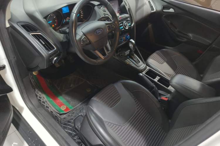 Used Ford Focus 2018 Sedan Classic 1.6L Automatic Trendy SmartDrive Edition Left Front Seat